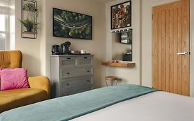 The Hive At Poppi-Red